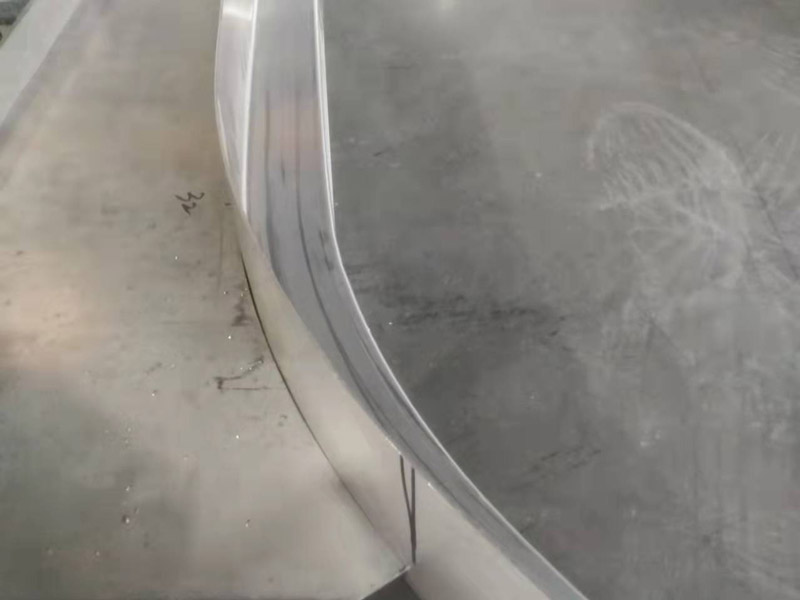 天津铝型材拉弯加工厂在加工抽芯弯时需要注意什么