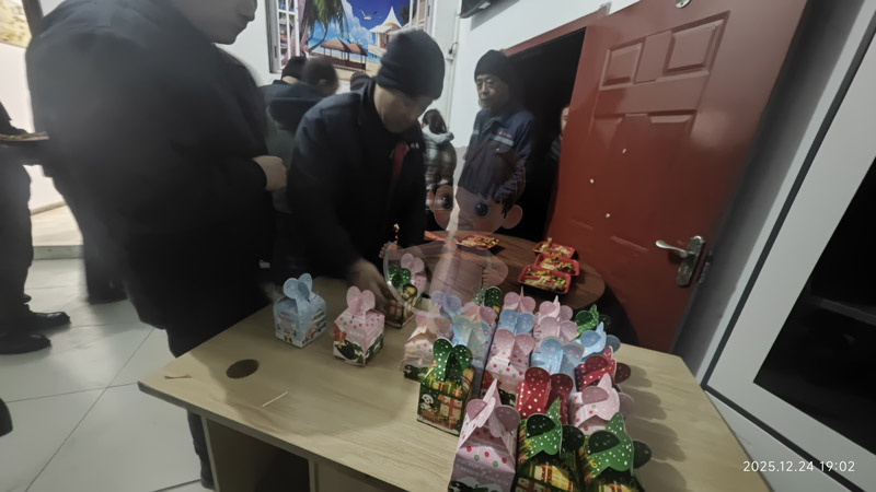 天津拉弯厂的平安夜重不重要？当然重要，更重要的是平安喜乐，愿盛达拉弯人所念皆所愿，平安顺遂、喜乐无忧！ 